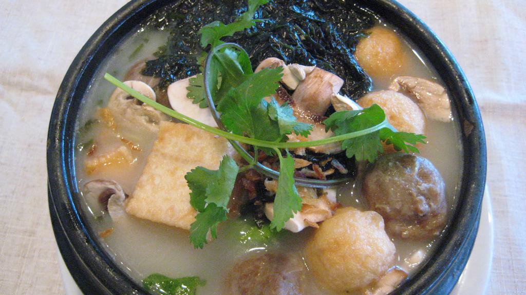 Combination in Fish Broth with Seaweed  紫菜三寶魚湯 · (Seaweed, Fish Ball, Beef Ball & Fish Paste) (紫菜,魚蛋,魚腐,牛丸).