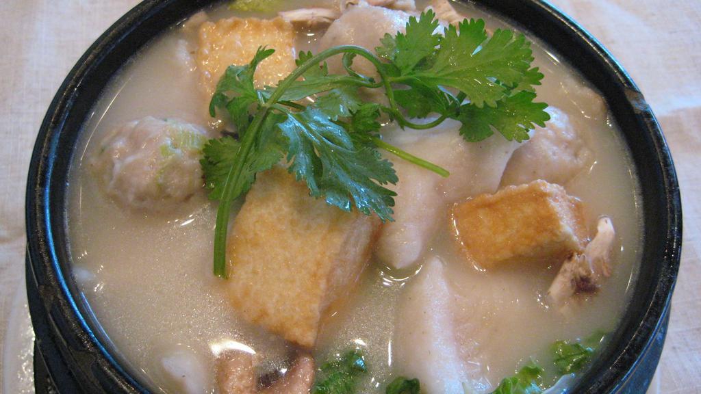 Fish Combo Rice Noodle Soup 多魚魚湯 · (Dace Fish, Fish Paste & Fish Fillets) (鯪魚球、魚腐、魚片).