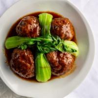Beijing Style Meat Balls · 红烧狮子头