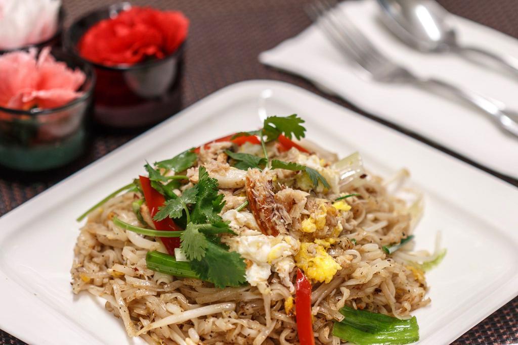 Crabmeat Noodle · Thai famous pan-fried noodle with crabmeat, bean sprouts, eggs, green onion, bell pepper, black pepper and chopped dried chili.