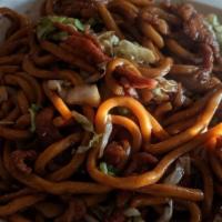 Shanghai Chow Mein - Thick egg noodles with pork and veggies. · 上海粗炒麵
