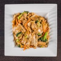 E2. Pad Se Ew · Thick rice noodle pan-fried with broccoli, carrot, and choice of protein.