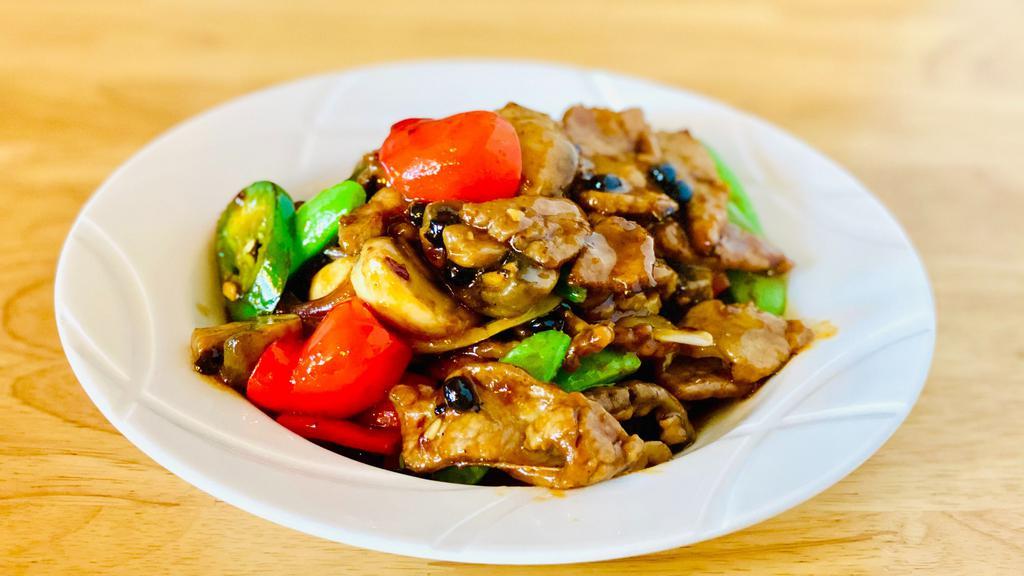 Black Bean Chicken 豆豉雞 · White meat chicken, onions, bell peppers, mushrooms, stir-fried with black bean brown sauce.