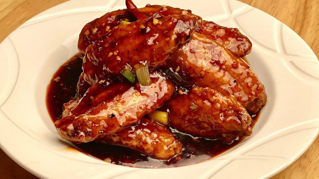 General Tso's Wings 左宗雞翅 · Deep-fried wings mixed in our delicious sweet and spicy brown sauce. Spicy