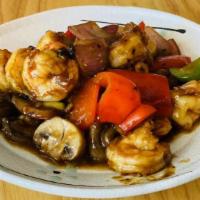 Black Bean Prawns 豆豉蝦 · White prawns, onions, bell peppers, mushrooms, stir-fried with black bean brown sauce.
