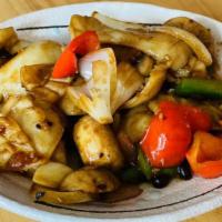 Black Bean Calamari 豆豉魷魚 · Sliced squids, onions, bell peppers, mushrooms, stir-fried with black bean brown sauce.
