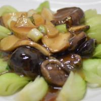 Mushroom w/Bok Choy 雙菇白菜 · Oyster mushrooms, black mushrooms cooked in brown sauce and topped on boiled baby bok choy. ...