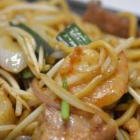 Chow Mein 炒面 · Green onions, onions and beansprouts are included in all chow mein dishes.
