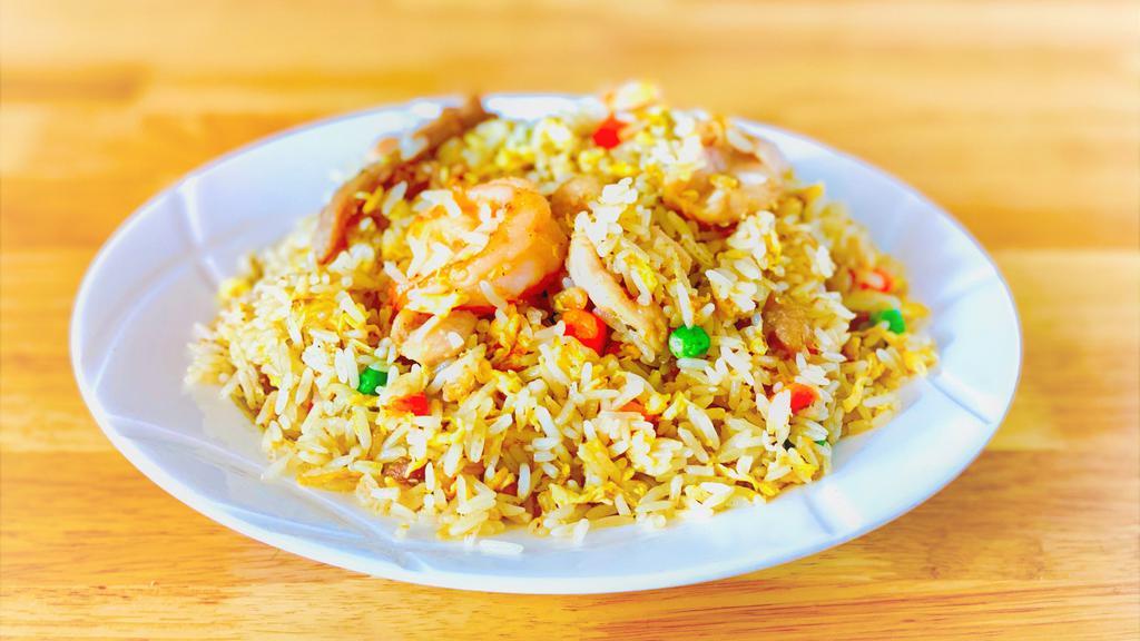Fried Rice 炒飯 · Green onions, eggs, peas and carrots are included in all fried rice dishes.