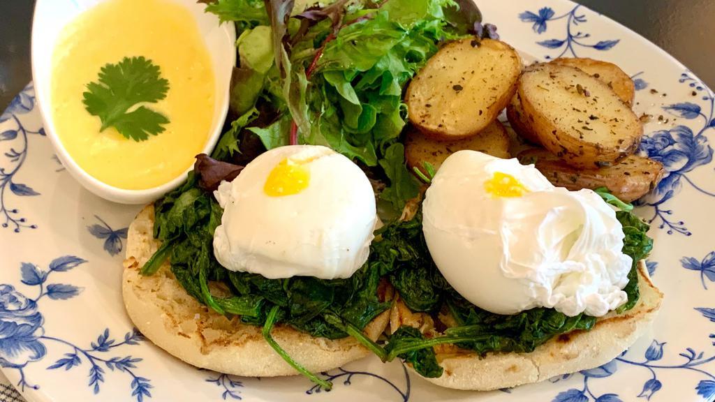 Œufs Florentine · Spinach, poached eggs, English muffins. Served with mixed greens, roasted potatoes, Hollandaise sauce.