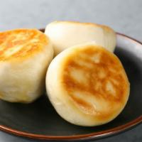 Pan Seared Lava Bao (3) | 黃金流沙包沙包 · slightly crisp with a sweet salted egg yolk runny custard