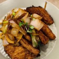 Sweet Onion Pork Cutlets | 三蔥爆豬扒 · boneless tenderloin wok toss with sweet onion & shallots