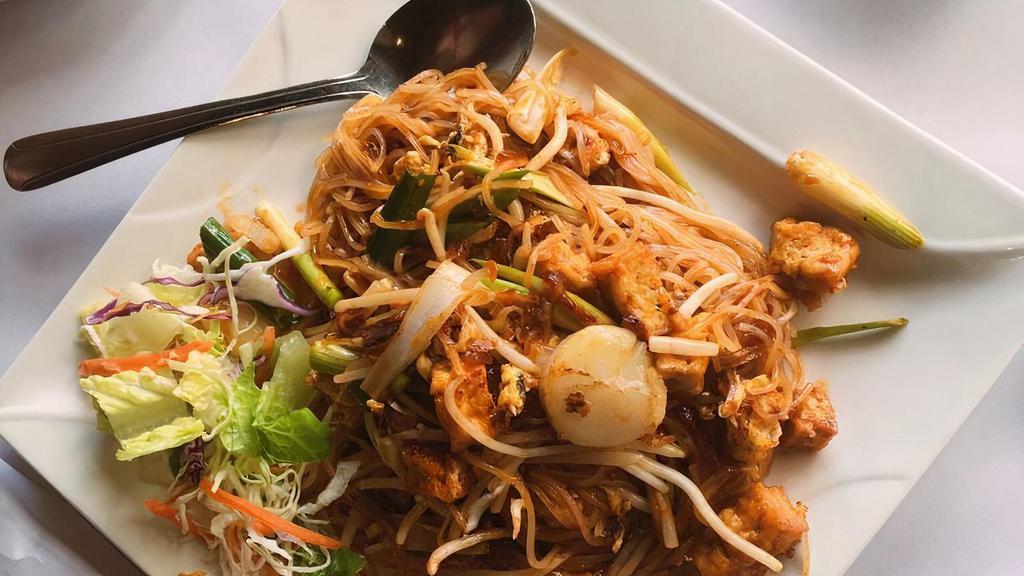 30. Pad Thai  Scallops · Stir-fried rice noodles with scallops, egg, tofu, bean sprouts and ground peanut.
