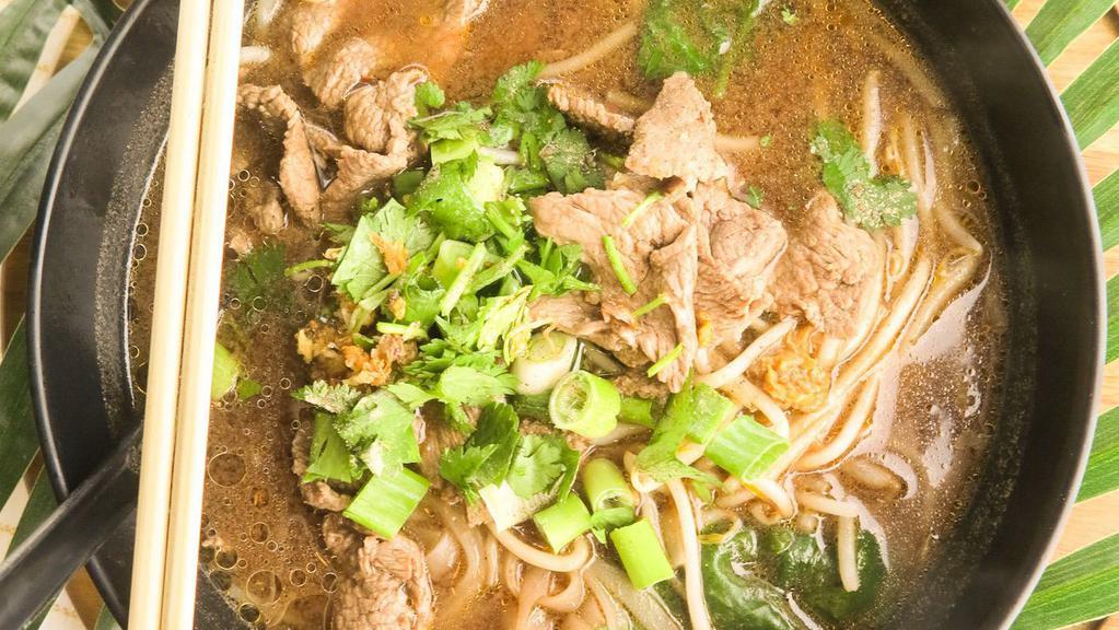 Beef sliced Noodle Soup · Spinach, bean sprouts in a beef broth

Topped with fried garlic, green onions and cilantro.