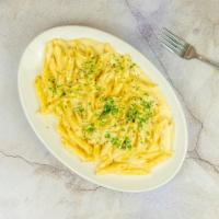 Penne Alfredo · Vegetarian. Penne pasta served with alfredo sauce and butter.