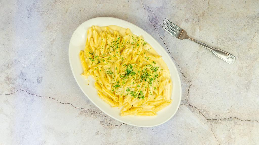 Penne Alfredo · Vegetarian. Penne pasta served with alfredo sauce and butter.