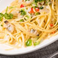Clam Linguine · Clam meat, linguine, basil, green & red pepper topped with Parsley.