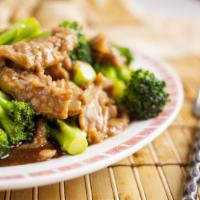Broccoli Beef 芥蘭牛肉 · Sliced beef sauteed with fresh broccoli in dark sauce