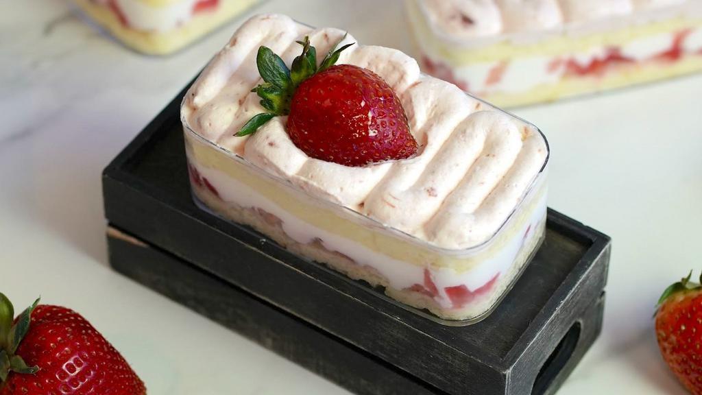 Strawberry Mini Box · Ingredients: cream cheese lemon chiffon cake, cream cheese vanilla Chantilly cream, strawberry cream, strawberries.