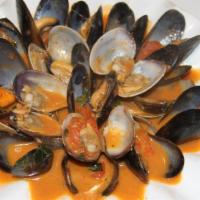 Brodo Alle Cozze E Vongole · Fresh clams, and mussels, served in basil, garlic and marinara sauce.