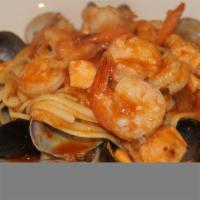 Linguine Pescatore · Flat pasta with salmon, shrimps, clams, mussels and marinara sauce