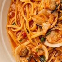 Linguine Clams, Red · Clams & Red Sauce