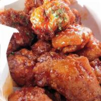 날 개 튀 김 / Fried Chicken Wings · Cooked wings of a chicken coated in sauce or seasoning.