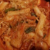 김치찌개 / Kimchi Stew · Soup with fermented vegetables.