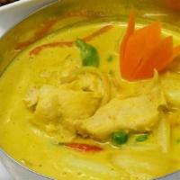 Yellow Curry · A mild homemade yellow curry with coconut milk, potatoes, peas and bell pepper.