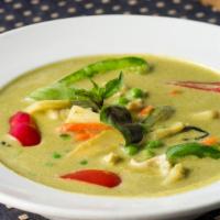 Green Curry · Green curry with basil, kaffir leaf, bell pepper, bamboo shoot, peas, and carrot.
