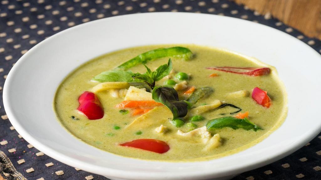 Green Curry · Green curry with basil, kaffir leaf, bell pepper, bamboo shoot, peas, and carrot.