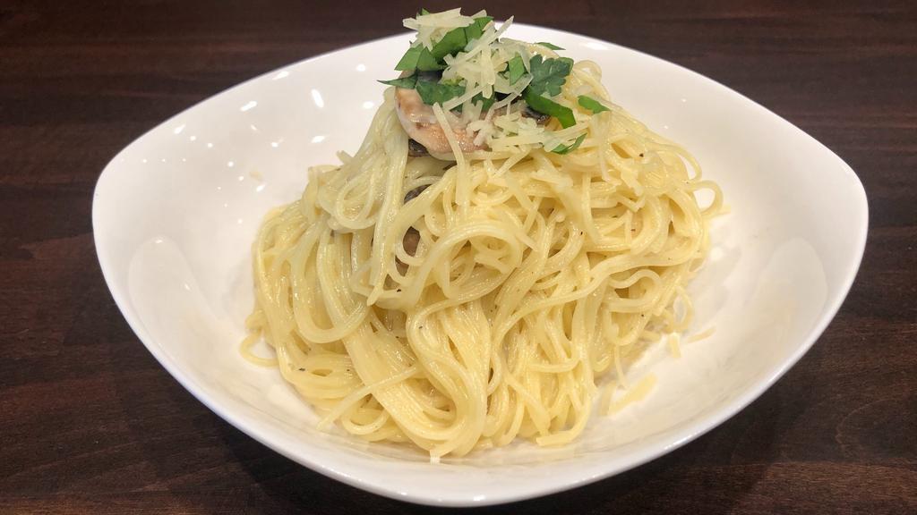 Fettuccine Alfredo · Homemade Alfredo Sauce tossed with fettuccine noodles, topped with parmesan cheese