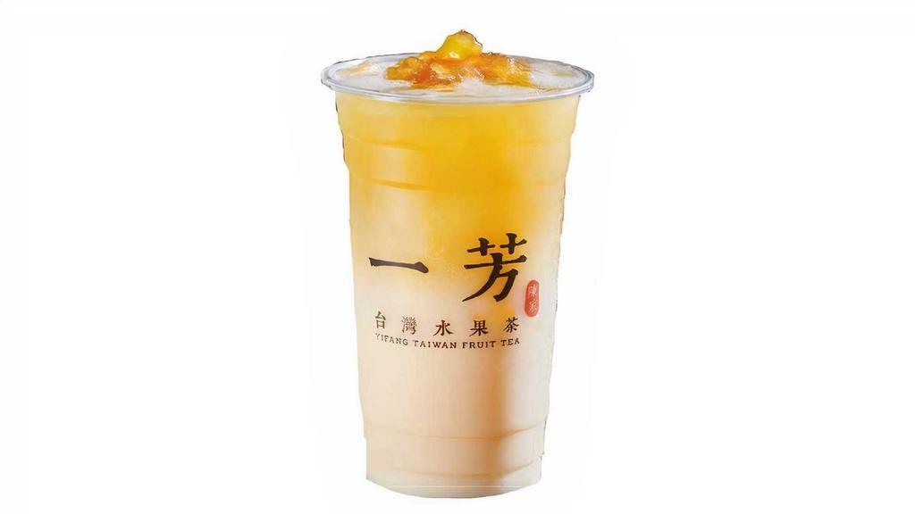 Yakult Pineapple Green Tea 養樂多風梨綠茶 · Blended with yifang's signature braise braised pineapple brings you a new level of tealiciousness.  Recommendation  70% sweetness and regular ice. Cold drink available. (Recommend 30% sweetness, less ice.)