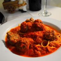 Spaghetti con Polpette · Homemade meat balls with marinara sauce.
