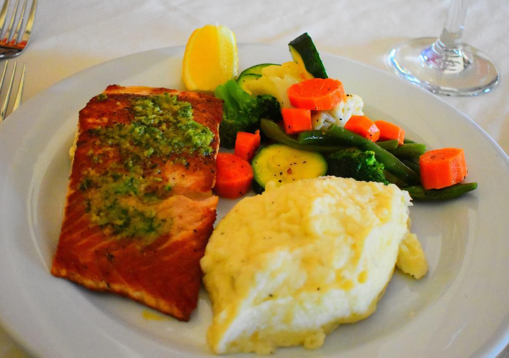Salmone Alla Griglia · Grilled filet of salmon topped with garlic butter. Served with vegetables & garlic mashed potatoes.