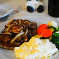 Bistecca di Ribeye · Grilled Ribeye steak with mushroom & onions
Served with vegetables and garlic mashed potatoes
