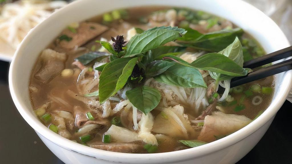 P14. Đặc Biệt Bún Bò Huế · Spicy beef noodle soup