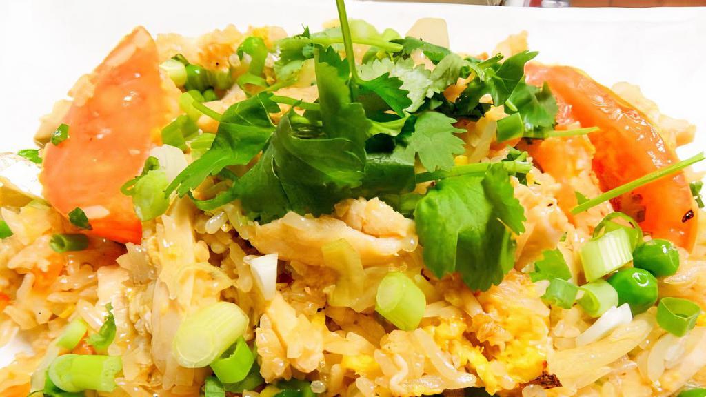Fried Rice · Stir fried rice, egg, tomatoes, green pea, carrot, yellow and green onion.