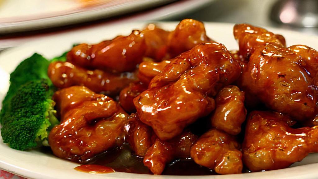 *General Tso's Orange Chicken (左鸡) · Crispy chicken nuggets wok-tossed in a tangy, sweet, and spicy orange sauce. Mildly spicy. Available in tofu.