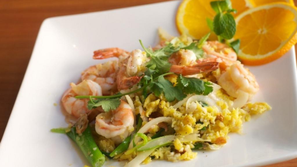63. Tom Rang Muoi · Shrimp stir fried in butter, garlic, mixed vegetable and egg.