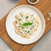 Alfredo's Advocate · Fettuccine pasta served with alfredo sauce and butter.