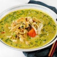Curry Chicken PHO · Yellow curry with coconut milk, potatoes & carrots