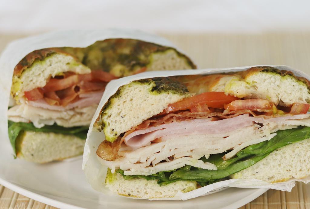 Willy's Club · Includes turkey, ham and bacon, lettuce, tomato, and mayo.