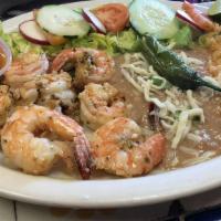 Al Mojo de Ajo · Shrimp cooked with garlic with a side of salad, rice & beans