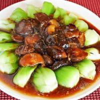 冬菜 Mushroom w/Bok Choi · Chinese black mushrooms with green bak choy.