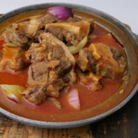 P8. 紅酒牛尾煲		 Stone Pot with Ox Tail in Red Wine Sauce · 