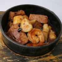 P3. 石烧大千海鲜煲 Stone Pot with Spicy Seafood Combo  · Spicy.