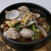 P4. 石焼辣酒蜆 Stone Pot with Clams in Wine Sauce  · Spicy.