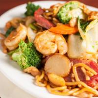 House Special Chow Mein · Chow mein with chicken, prawns and BBQ pork, bok choy, broccoli, snow peas and water chestnut.