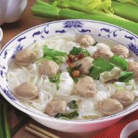 #4. Hu Tieu Bo Vien · Beef ball rice stick soup.
